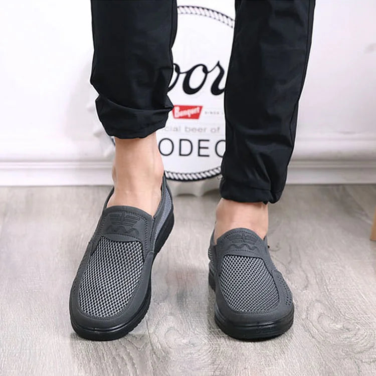 Oferta de esta semana: 50% de descuento en mocasines ortopédicos de malla transpirable para hombre
