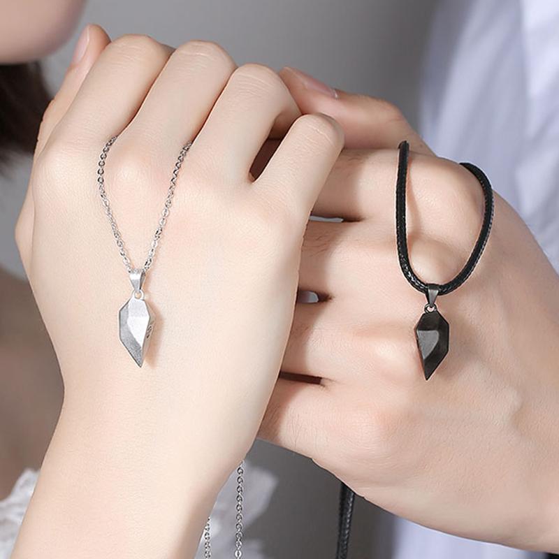 Collar con colgante de dos almas y un corazón para pareja, piedra de los deseos con imán creativo para parejas.