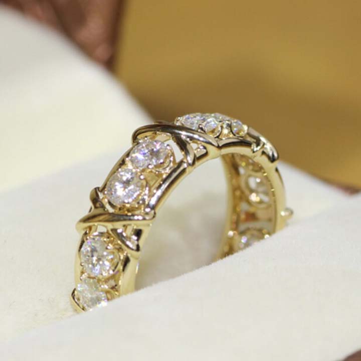 Anillo de plata de ley con cruz de diamantes 