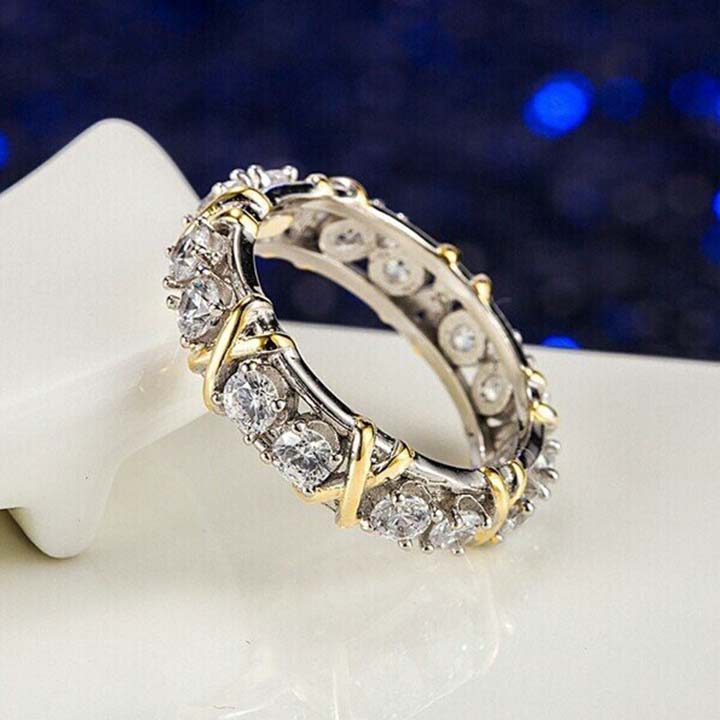 Anillo de plata de ley con cruz de diamantes 