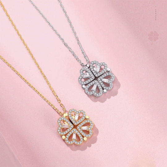 Collar con forma de corazón de cuatro hojas