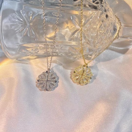 Collar con forma de corazón de cuatro hojas