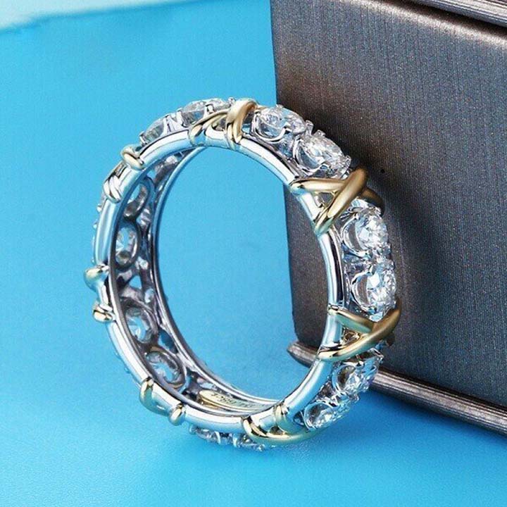 Anillo de plata de ley con cruz de diamantes 
