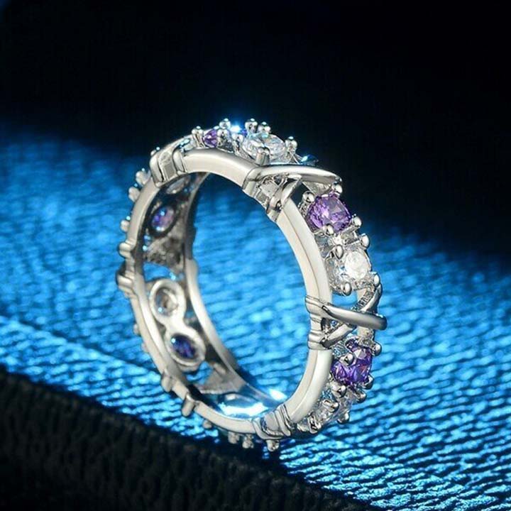 Anillo de plata de ley con cruz de diamantes 